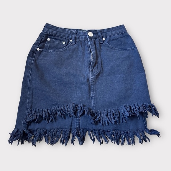 #47 Boohoo Black Denim Fringe Skirt - Picture 1 of 3
